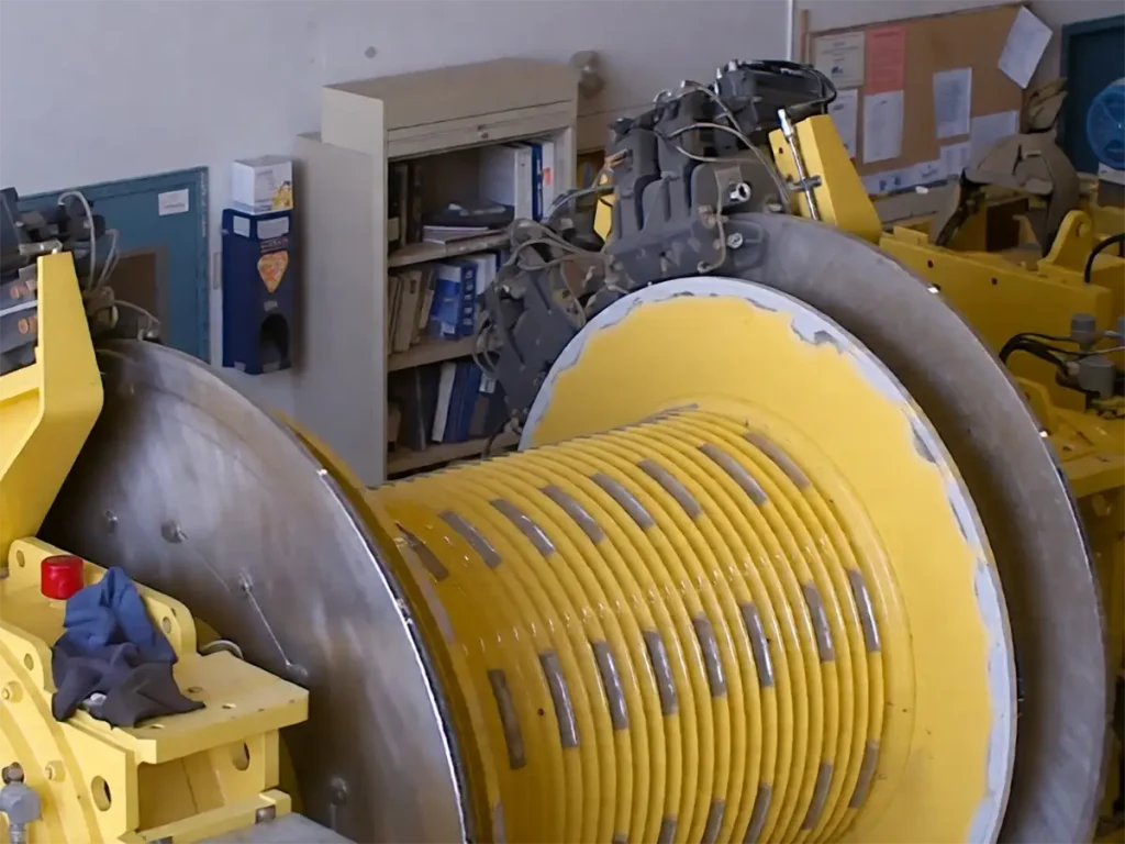 Drawworks winch drum wound with wire rope